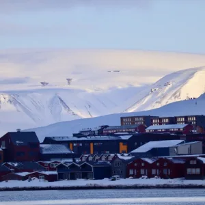 スピッツベルゲン島の最大の町、ロングイェールビーンの街並み