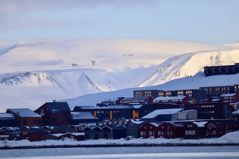 スピッツベルゲン島の最大の町、ロングイェールビーンの街並み