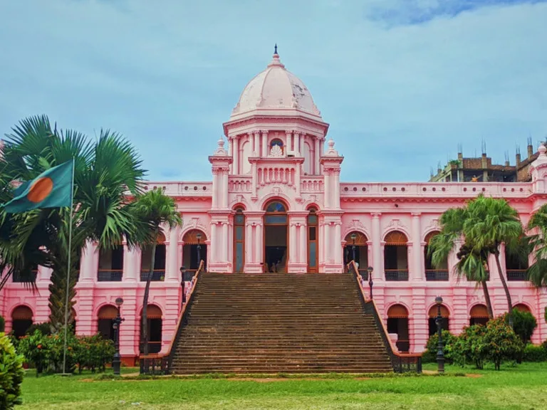 バングラデシュのダッカにあるアーメン・マンジル(Ahsan Manzil/Pink Palace)