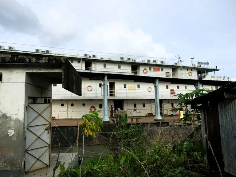 バングラデシュの外輪船「ロケット・スチーマー（Rocket Steamer）」