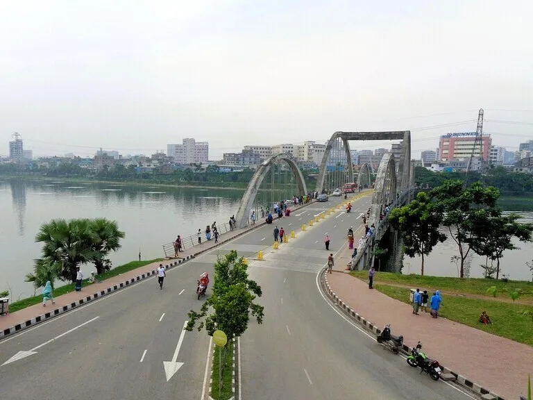 バングラデシュのダッカにあるハティルジール湖(Hatirjheel)