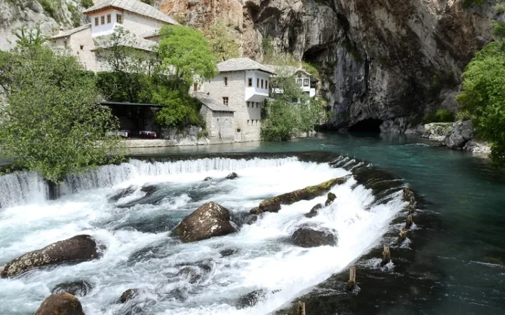 ブラガイ・テッケのそばを流れるブナ川の源流