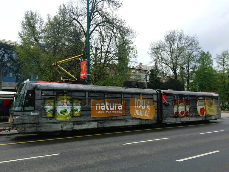 ボスニアヘルツェゴビナの首都サラエボを走るトラム