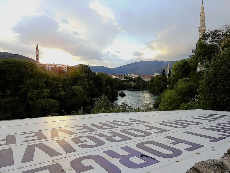 ボスニア・ヘルツェゴヴィナのMostarの夕暮れ