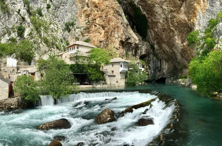 ボスニア・ヘルツェゴヴィナのブラガイにあるテケ修道院（Blagaj Tekija）
