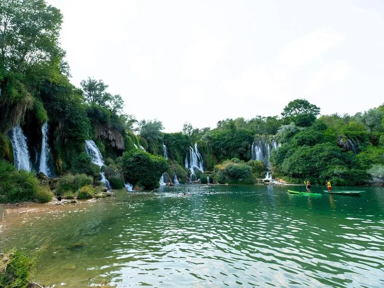 ボスニア・ヘルツェゴヴィナのクラビカの滝（Kravica Waterfalls）