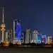 明るく輝くKuwait Cityのビル群の夜景
