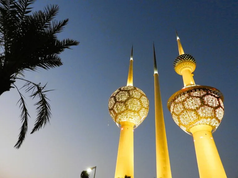 夕暮れの Kuwait Towers(クウェートタワー)