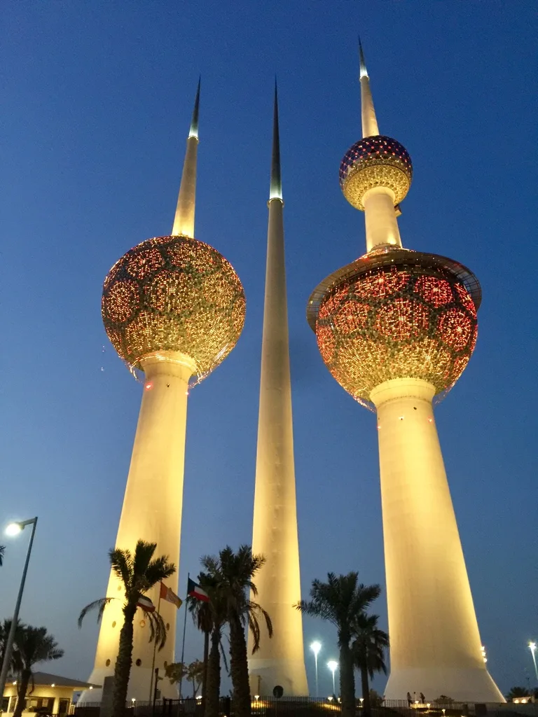 夕暮れの Kuwait Towers(クウェートタワー)