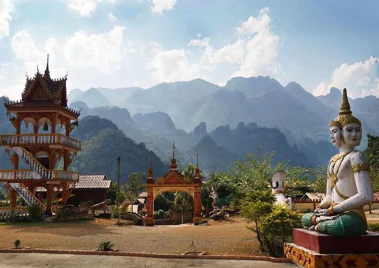 ラオスのヴァンヴィエン（Vang Vieng）