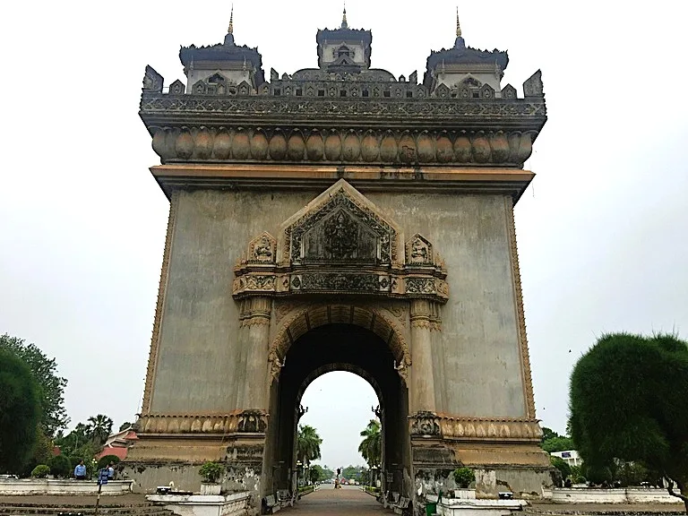 ラオスの首都、ビエンチャンにあるパトゥーサイ