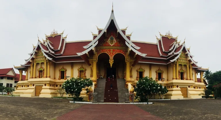 ラオスのビエンチャンにある観光名所タート ルアン