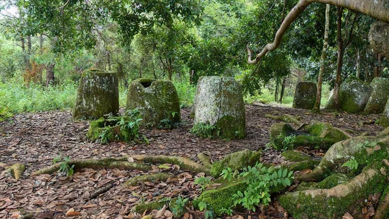ラオスの世界遺産Megalithic Jar Sites in Xiengkhuang – Plain of Jars