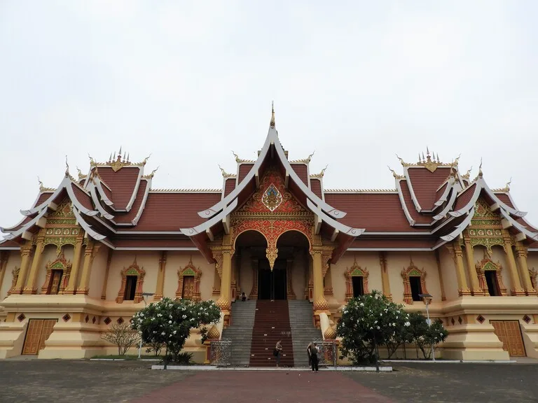 ラオスのビエンチャンにある観光名所タート ルアン