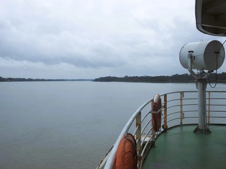 バングラデシュのロケットスチーマーから見渡す風景