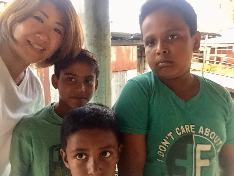 バングラデシュのロケットスチーマーの乗船客