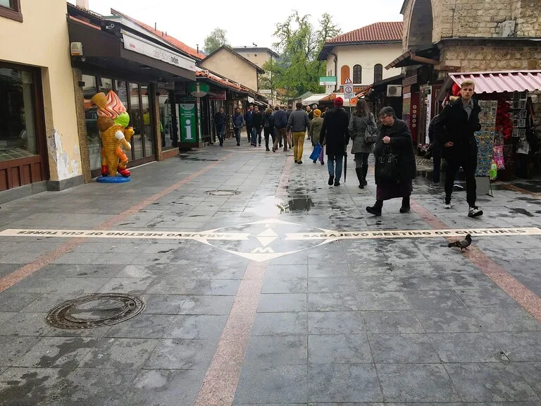 バシュチャルシヤにあるサラエボ・ミーティング・オブ・カルチャーズ（Sarajevo Meeting of Cultures）