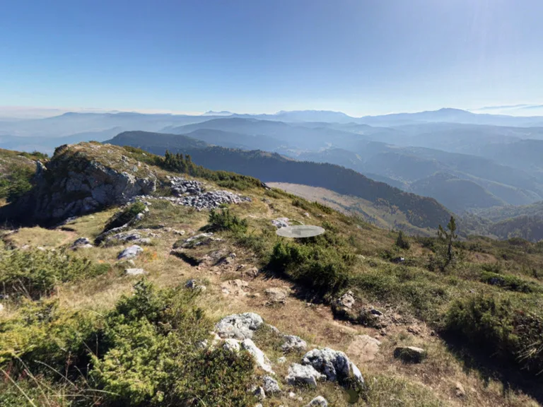 ボスニア・ヘルツェゴヴィナのトレビェヴィッチ山（Trebević Mountain）山頂からの風景