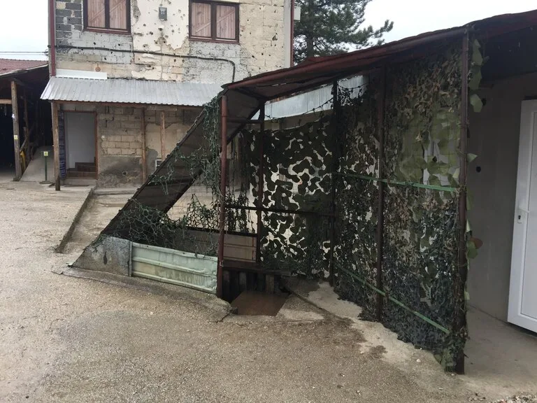 サラエボ・トンネル博物館に残るトンネルの入口