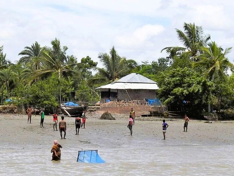 バングラデシュのデルタ地帯で暮らす人々
