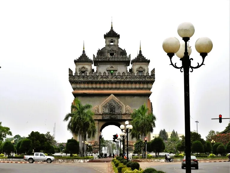 ビエンチャンの観光スポット、パトゥーサイ（Patuxai）