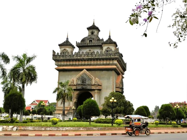 ラオスのビエンチャンにあるパトゥーサイ（Patuxai）