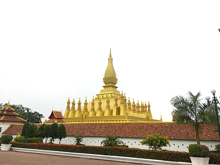 ラオスのビエンチャンにある観光名所タート ルアン