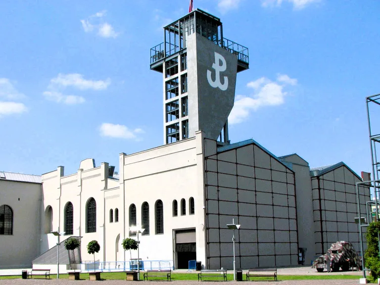 ワルシャワ蜂起博物館（Warsaw Uprising Museum）の外観