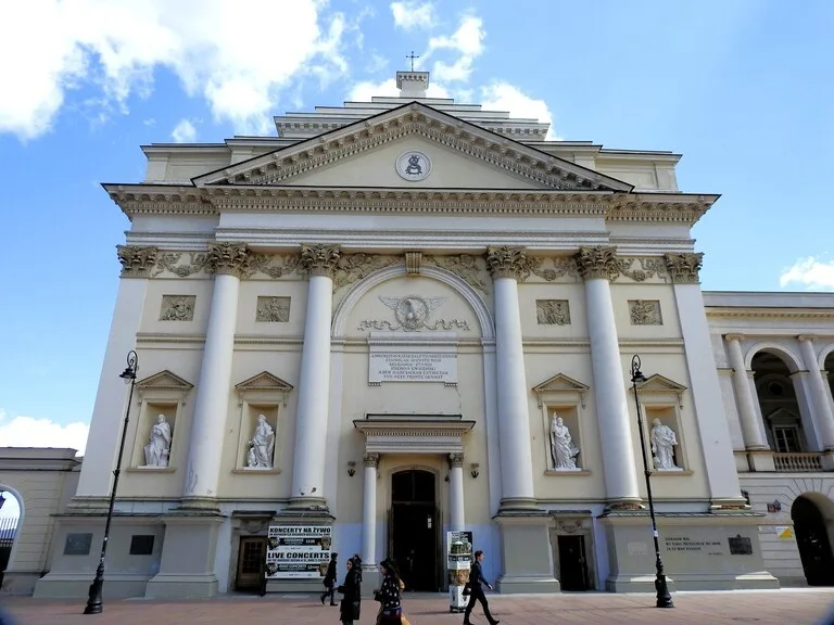 ワルシャワ・聖アンナ教会（St. Anne’s Church）の外観