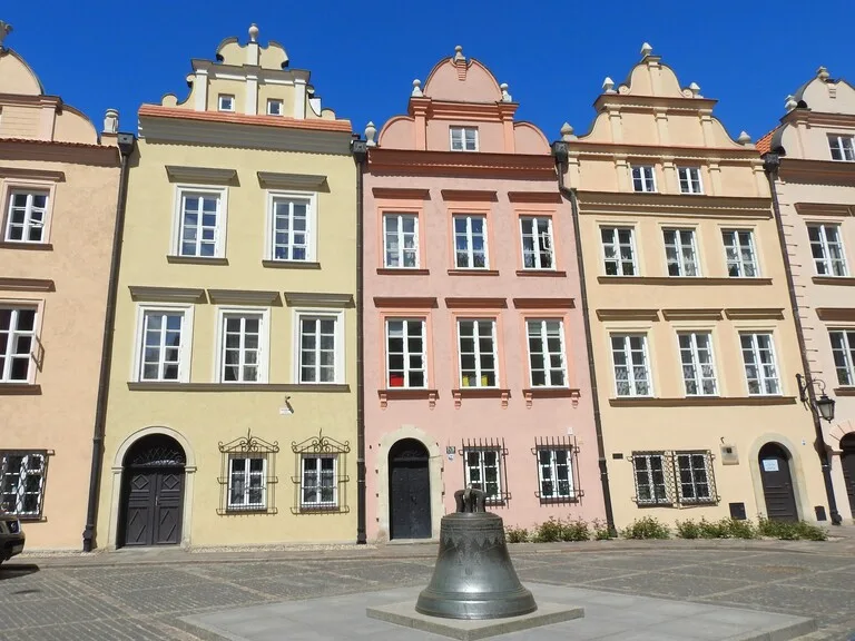 ワルシャワの歴史地区にある願いの叶う鐘（Dzwon na Kanonii）