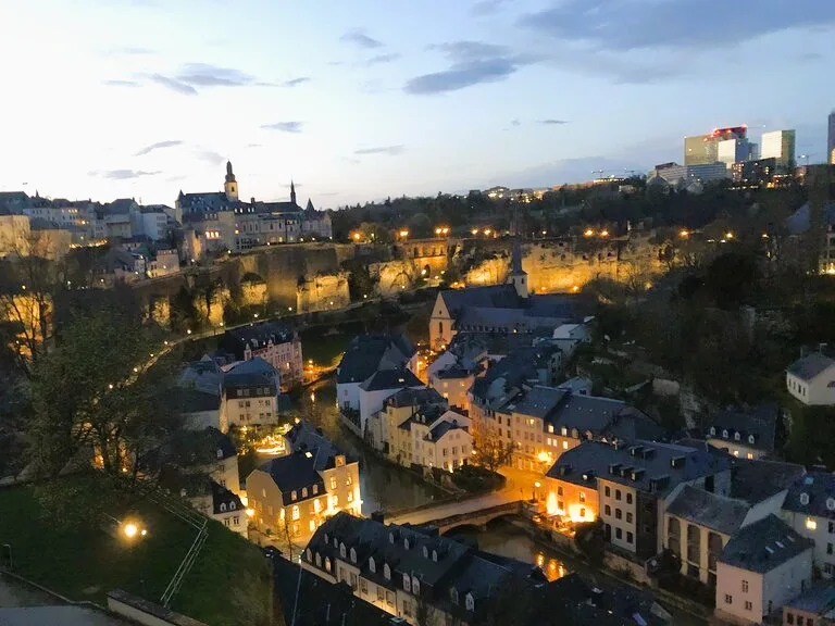 ルクセンブルグの旧市街、夕暮れの街並み