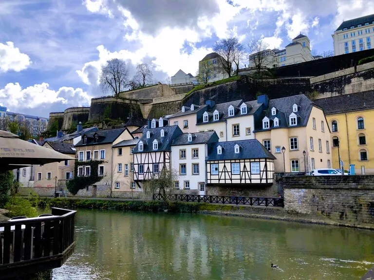 世界遺産、ルクセンブルグ旧市街に建つ住宅群