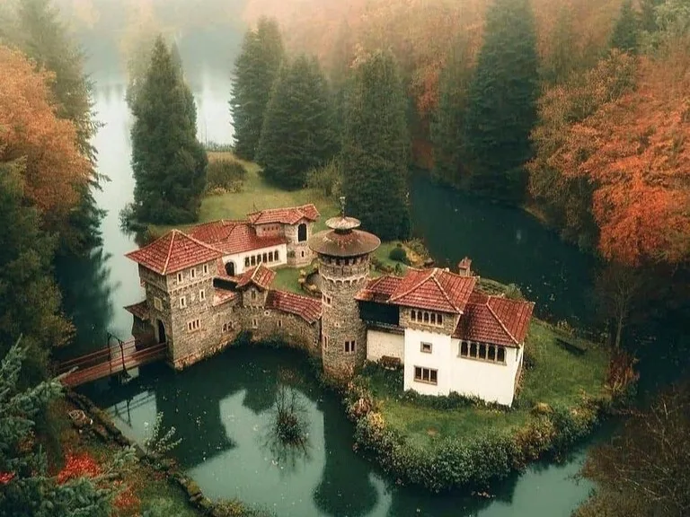 ルクセンブルグのチュレルバッハ城(Château de Turelbaach)