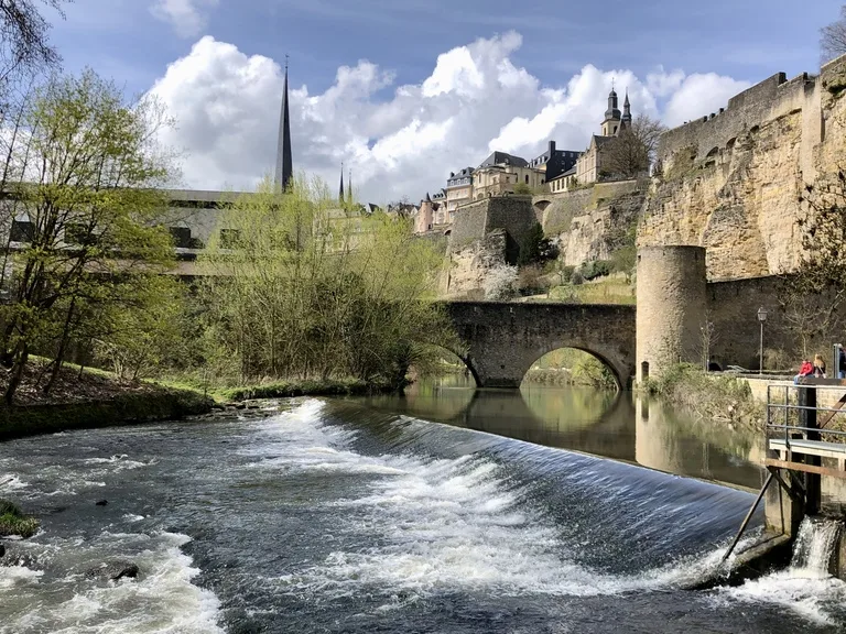 ルクセンブルグのアルゼット堰堤とシュティアヒェン橋(Barrage d'Alzette/Pont du Stierchen)