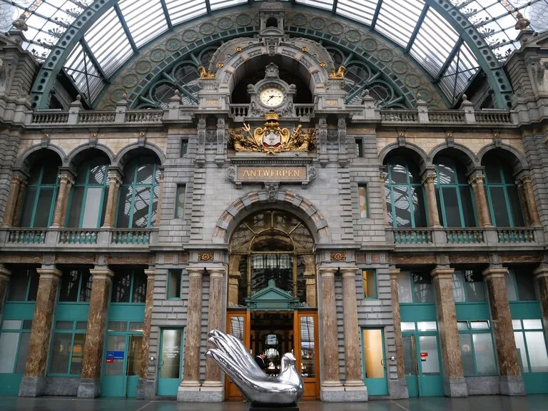 世界で最も美しい駅の1つ、ベルギーのアントワープの駅