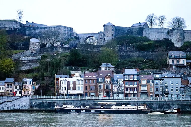 ベルギーの丘の上に築かれたナミュール城塞（Citadel of Namur）