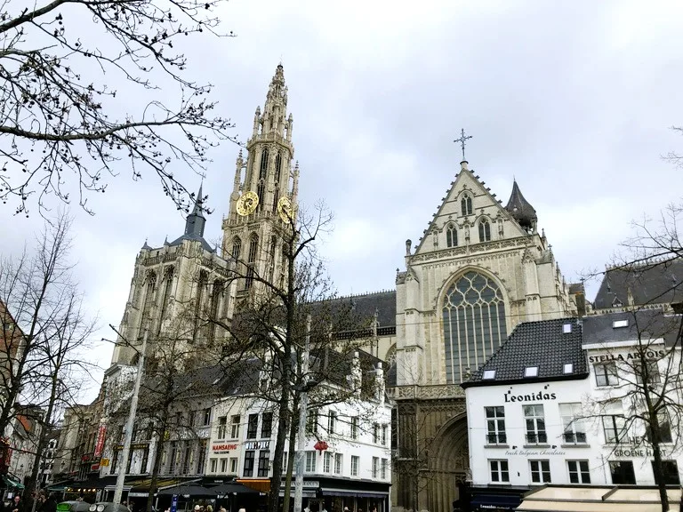 アントワープのノートルダム大聖堂の外観