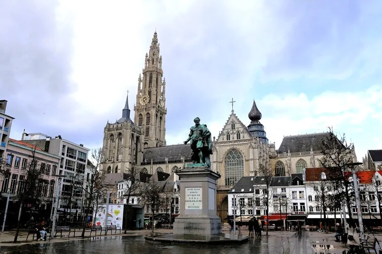 ベルギーのアントワープにあるGroenplaats（グルーン広場）