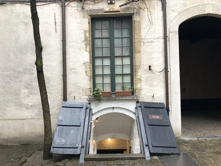 ベルギーのアントワープにあるVlaaikensgang