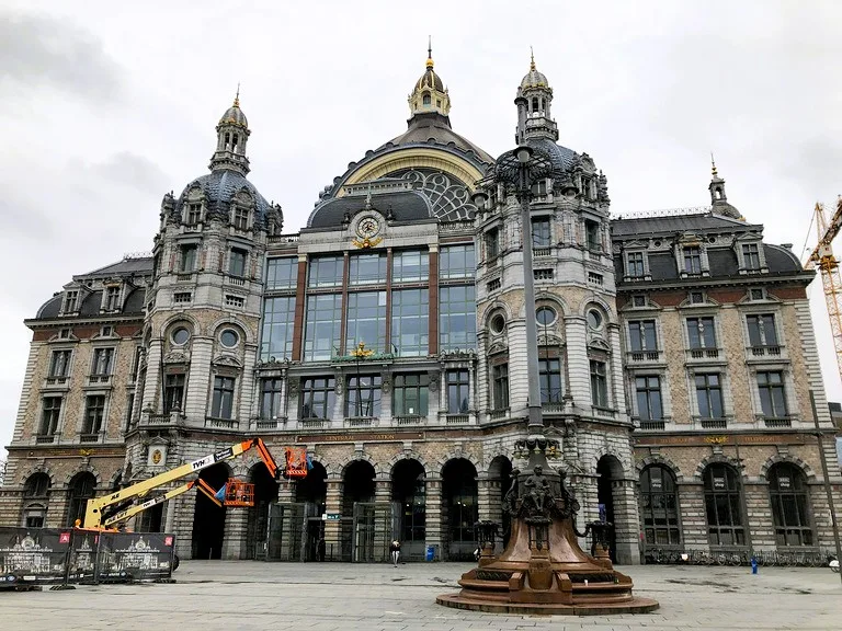 ベルギーのアントワープ中央駅（Antwerp Central Station）外観