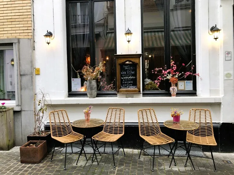 アントワープの旧市街にあるアンティークなレストラン