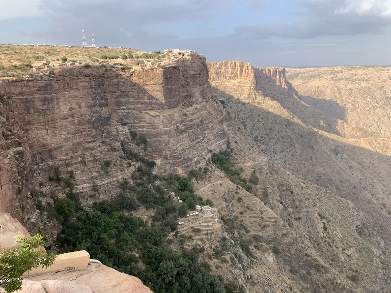サウジアラビア南部・アシール地方にある断崖の村アル・ハバラ(Al Habala)の風景