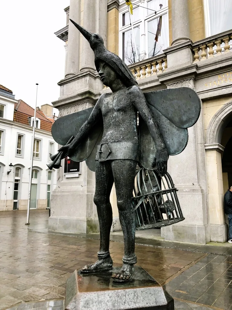 ベルギーのブルージュにあるパパゲーノ像（Papageno Statue）