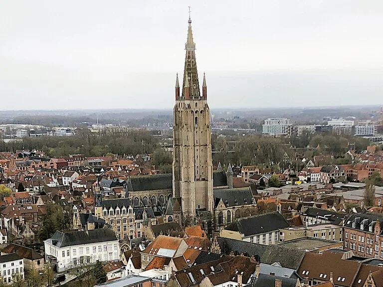 ベルギーのブルージュ聖母教会（Church of Our Lady／Onze-Lieve-Vrouwekerk）