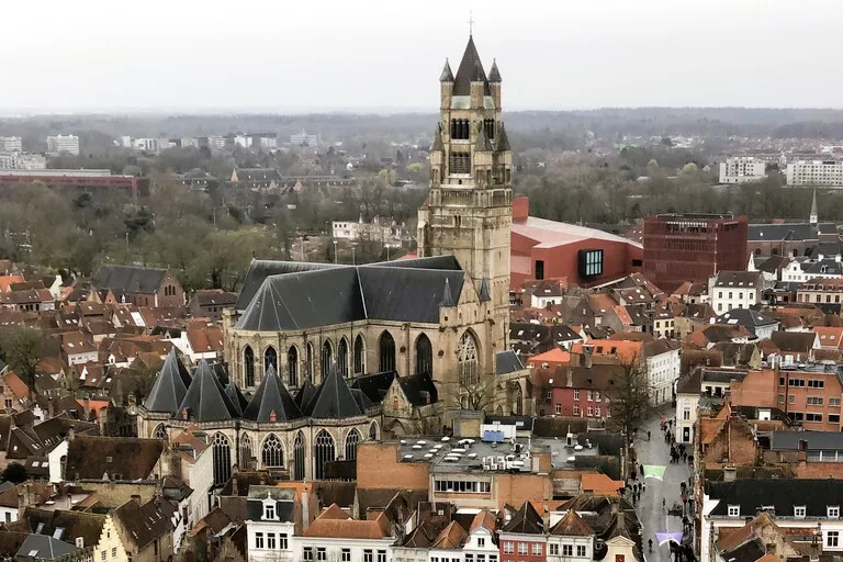 ベルギーのブルージュにあるシント・サルヴァトール聖堂（St. Salvator’s Cathedral）