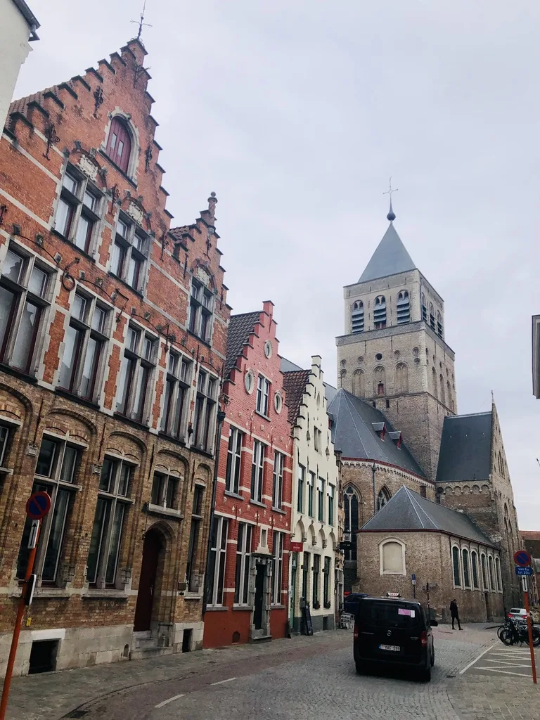 ベルギー、ブルージュの聖ジルス教会の風景