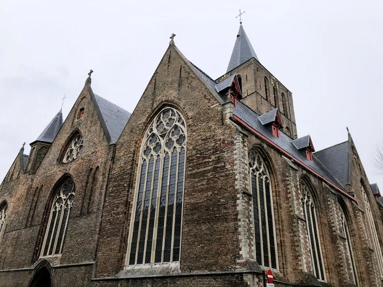 ベルギーのブルージュにある聖ジルス教会（St. Giles Church）