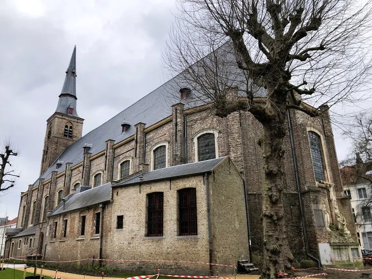 ベルギーのブルージュにある聖アンナ教会（St. Anne’s Church）