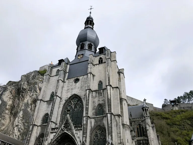 ベルギー・ディナンにあるノートルダム教会（Collégiale Notre-Dame de Dinant）