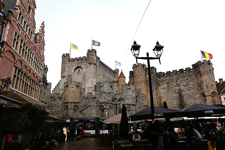 ゲントのフランドル伯居城とマーケット